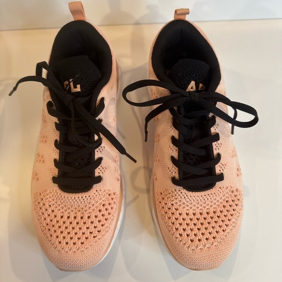 APL Techloom Pro sneakers knit sneakers peach black white size 7.5 - Picture 2 of 9